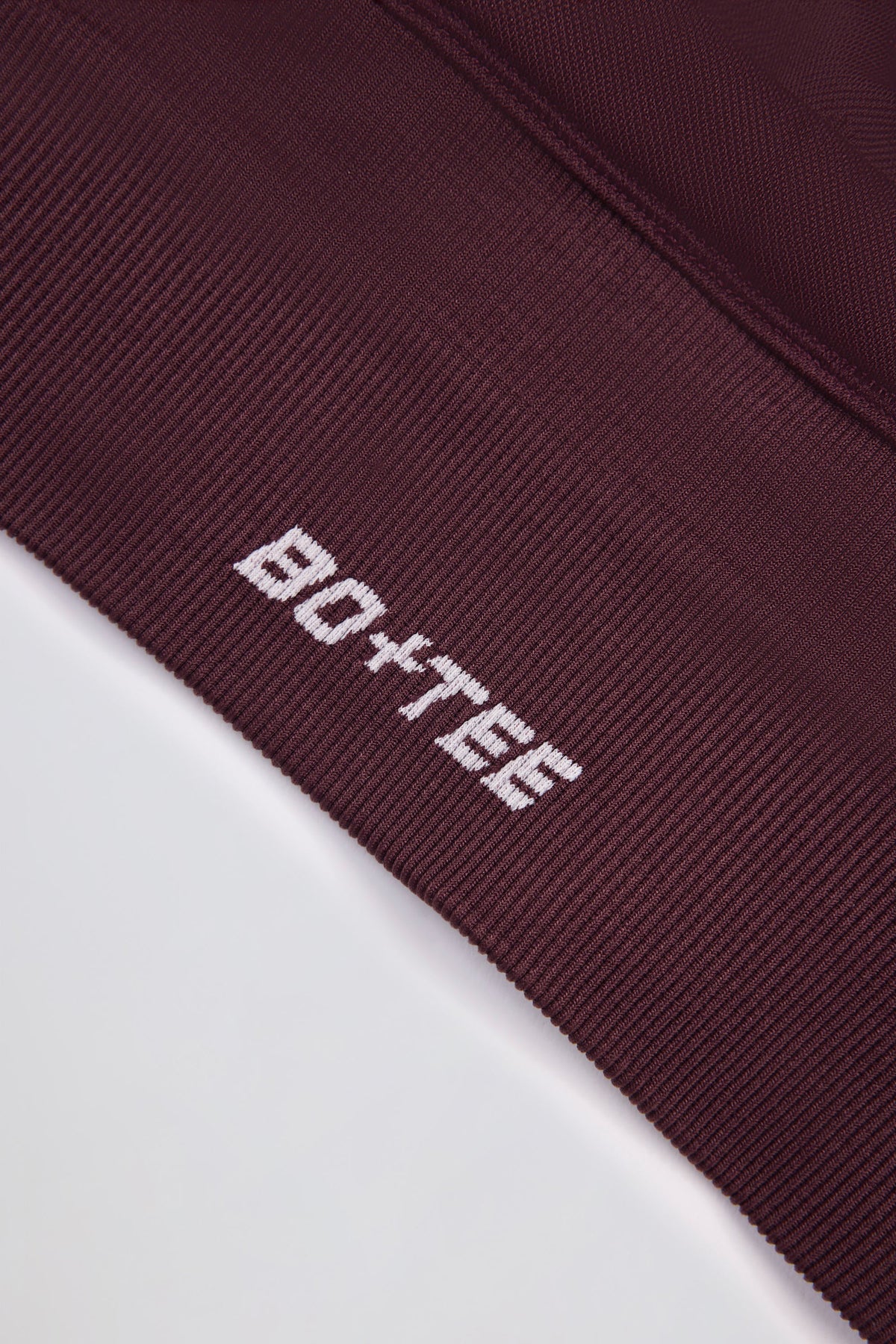 Super Sculpt Seamless Crossback Sports Bra in Burgundy