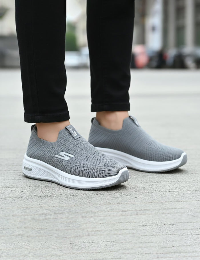 GREY SCETHCHERS GO WALK